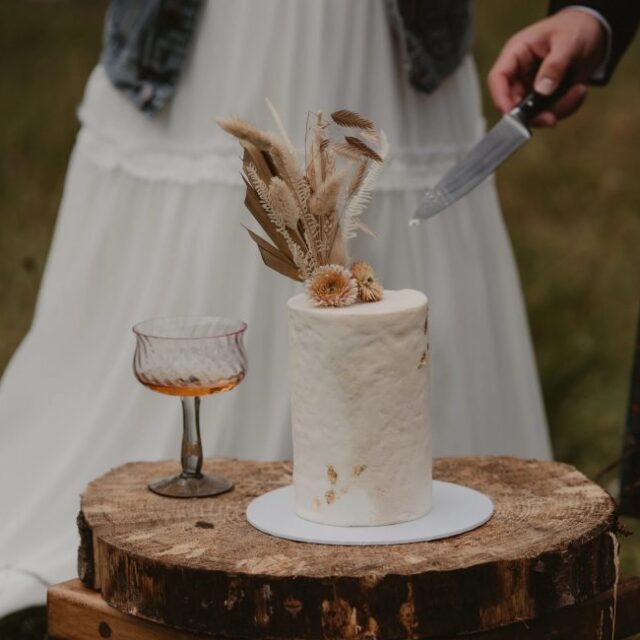 https://grietje-en-michiel.be/wp-content/uploads/2024/02/ella-mai-elopement-scaled-1-e1708934643924-640x640.jpg
